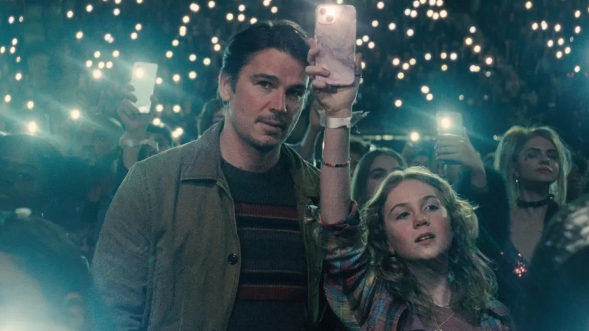 Netflix's The Trap ending explained, including who killed Anna, Robert's confession, Lisa's possible guilt, and the meaning behind her final smile.