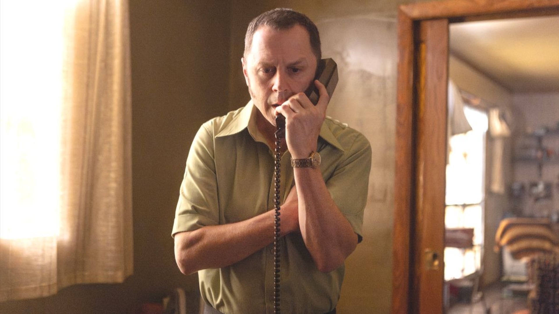 Giovanni Ribisi as Tony Kiritsis makes a tense phone call in American Hostage Episode 4