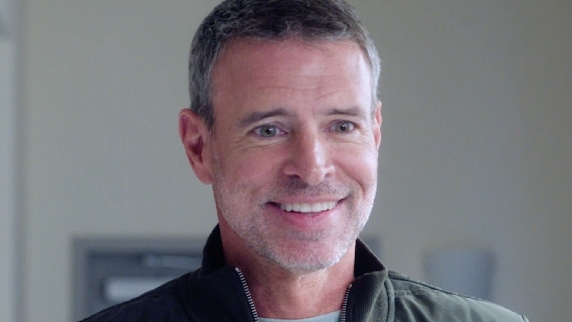 Scott Foley returns as Sean Kelly in Scrubs Season 2